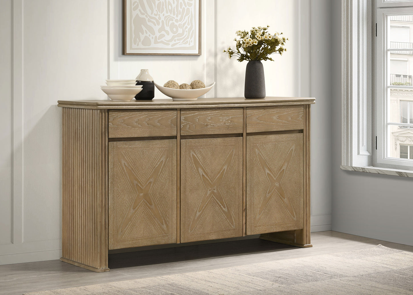 Haven Sideboard de 59" con 3 Puertas – Acabado Rústico Claro