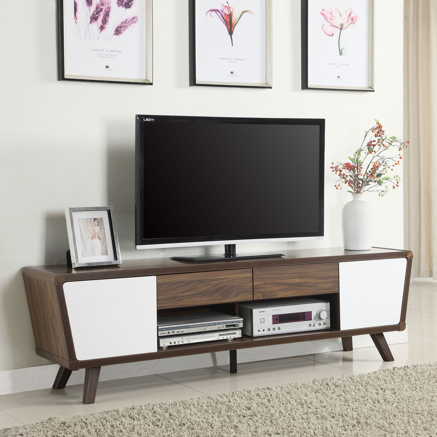 Novara Retro 74’s Media Console