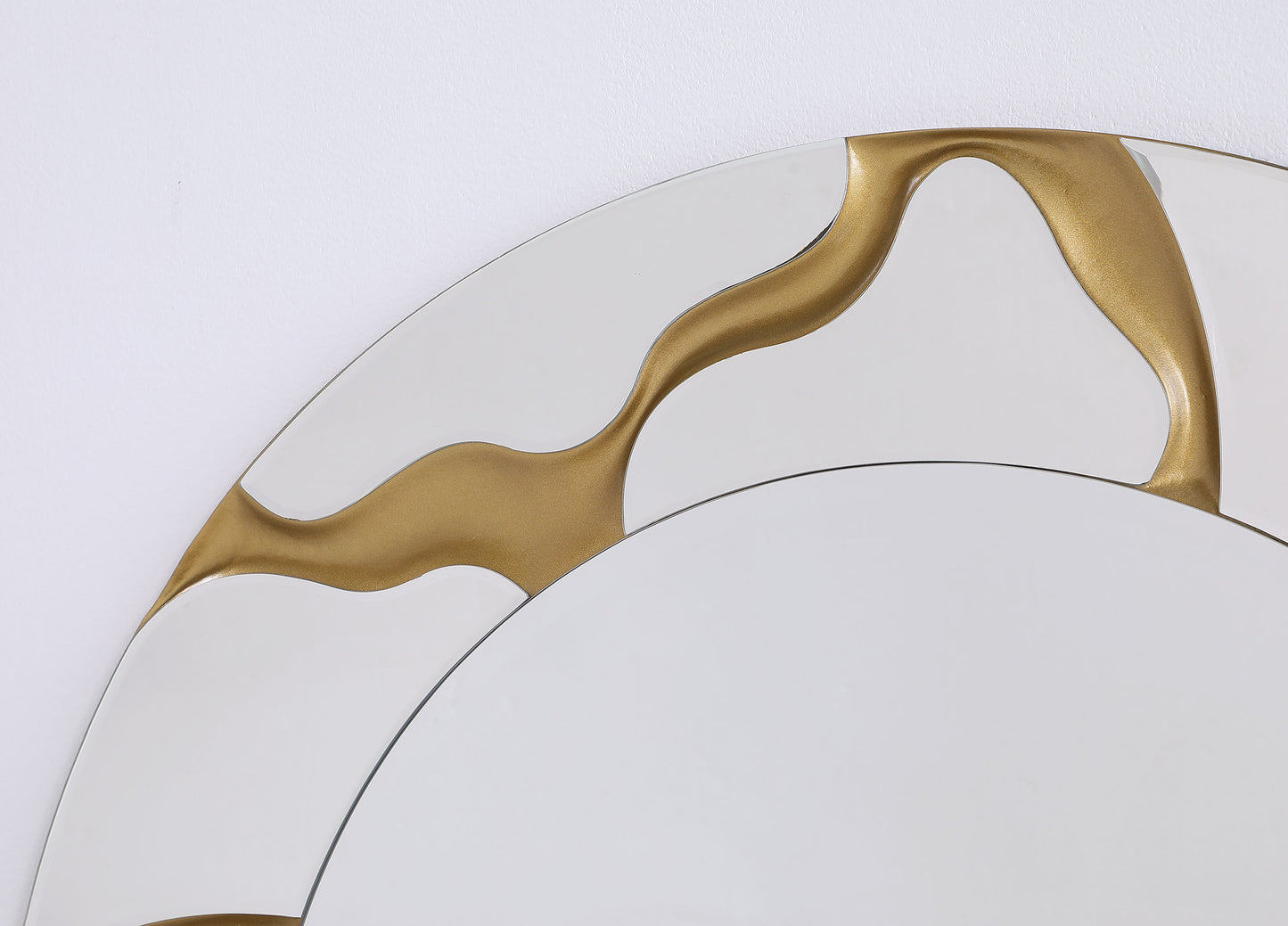 Kaelith 36 x 36 Inch Round Art Glass Wall Mirror – Gold Vein